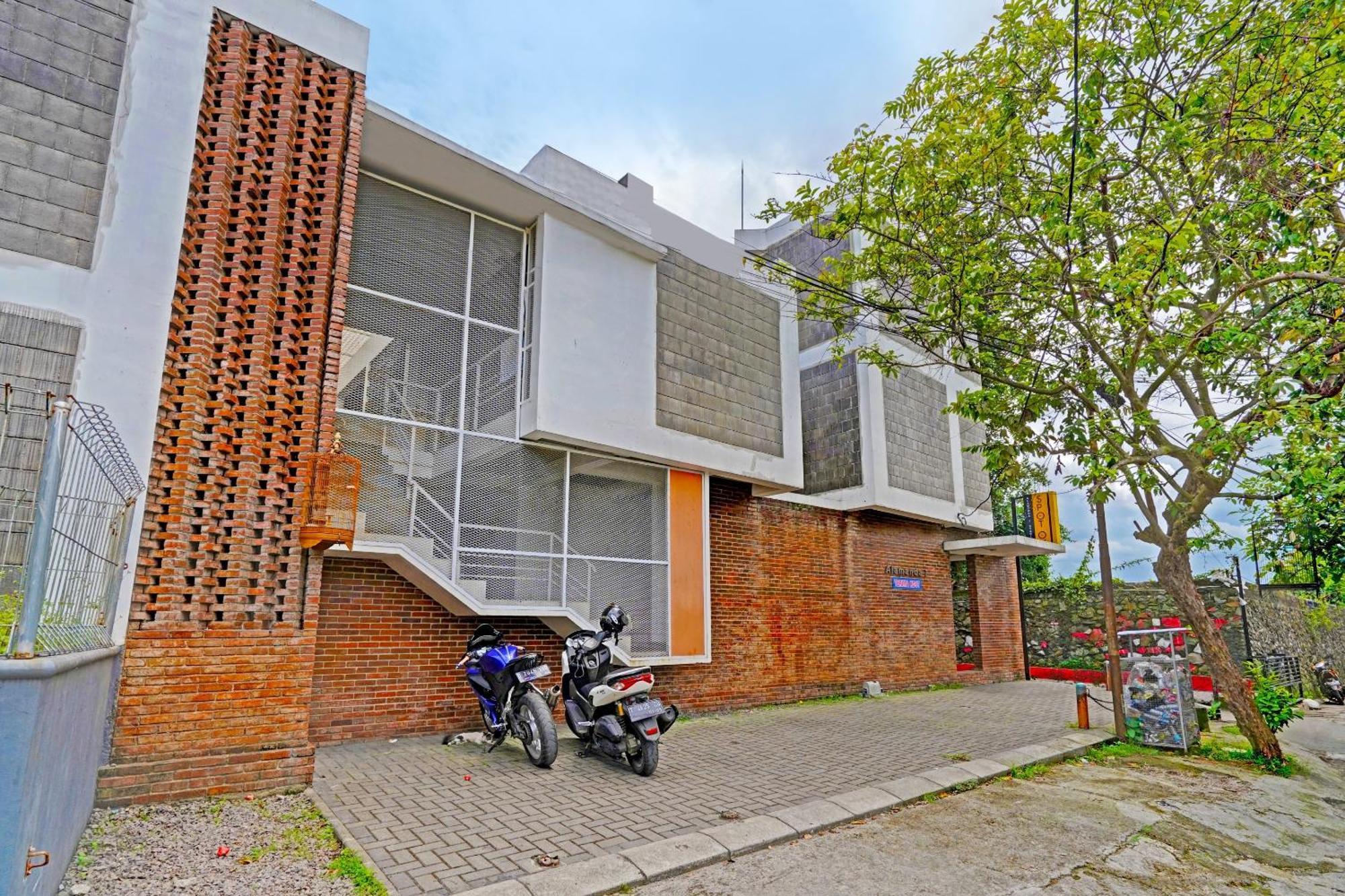 Super Oyo 2190 Alamanda 7 Syariah Bandung Exterior foto